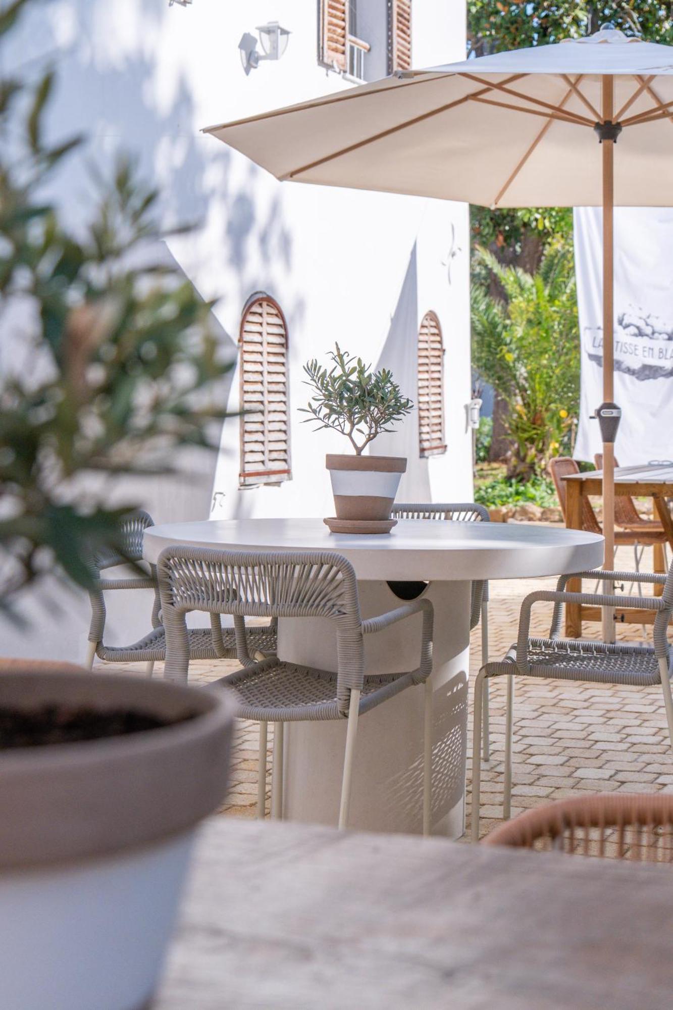 La Batisse En Blanc Hotel Golfe-Juan Exterior photo
