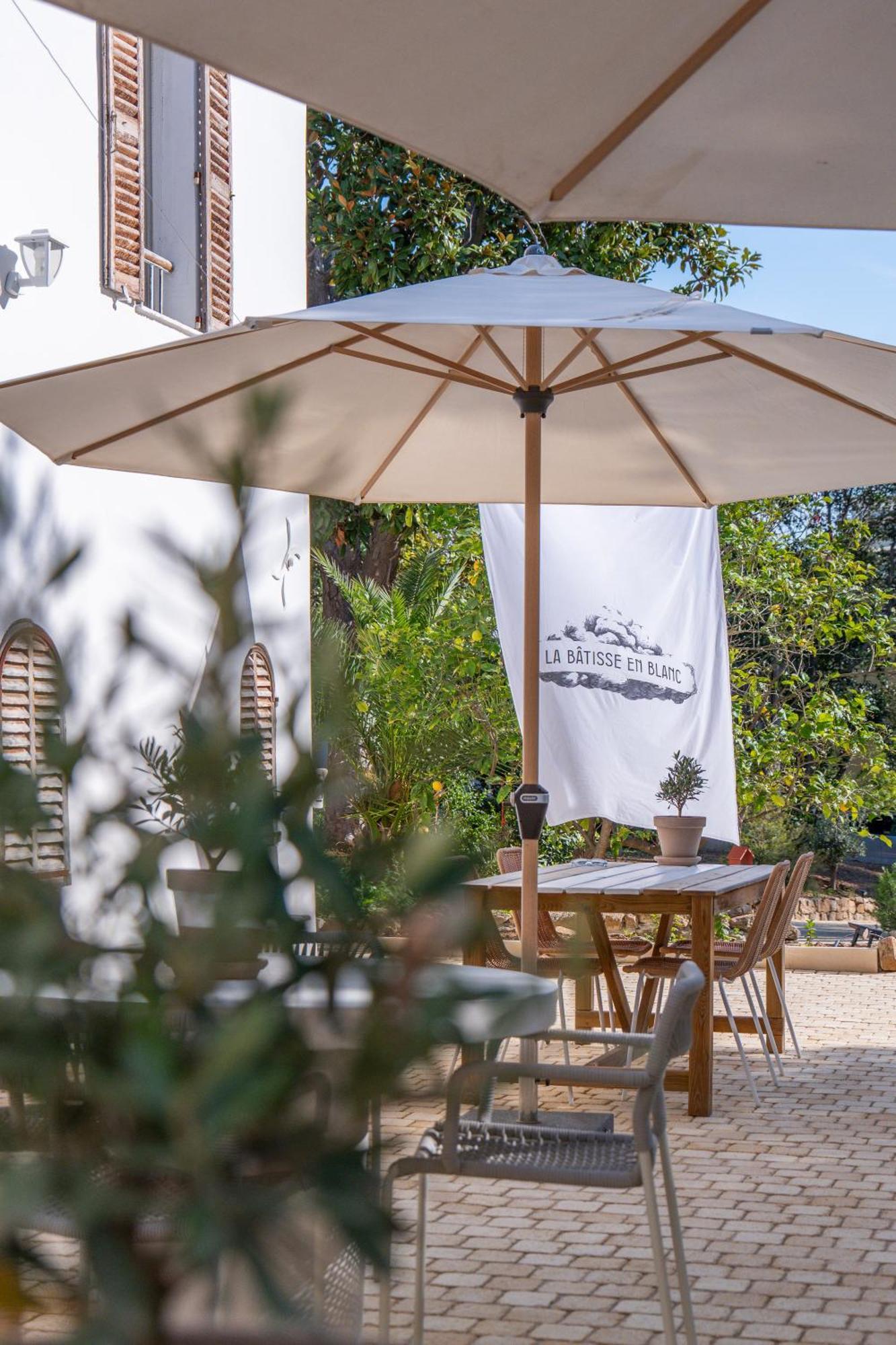 La Batisse En Blanc Hotel Golfe-Juan Exterior photo