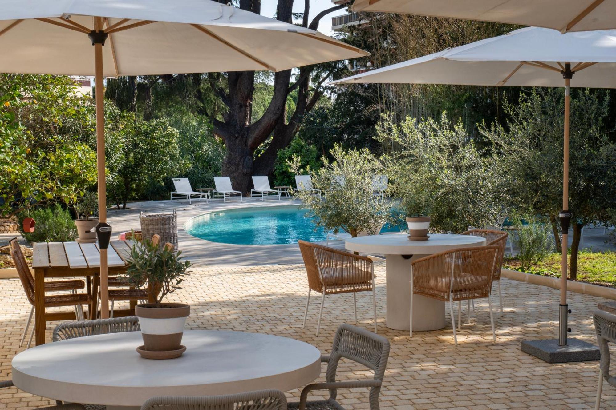 La Batisse En Blanc Hotel Golfe-Juan Exterior photo