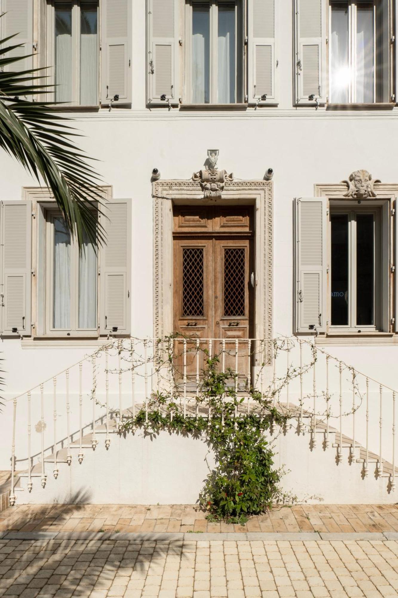 La Batisse En Blanc Hotel Golfe-Juan Exterior photo